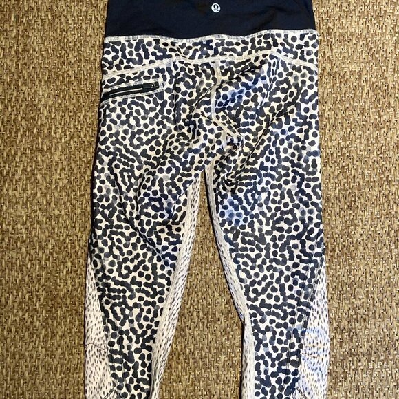 NEW LULULEMON Top Speed Crop Dottie Dash Grain Black Ace Spot size 2 - Picture 9 of 11